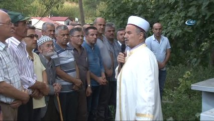 Amca ve Yeğeni Toprağa Verildi