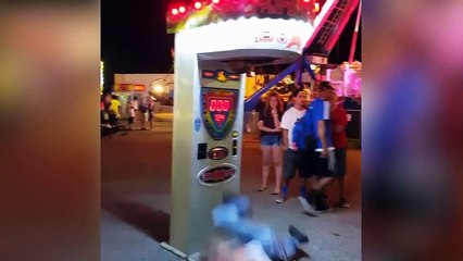 【吹いたら負け】パンチングマシーンのハプニング集が面白すぎるw【Video Pizza】