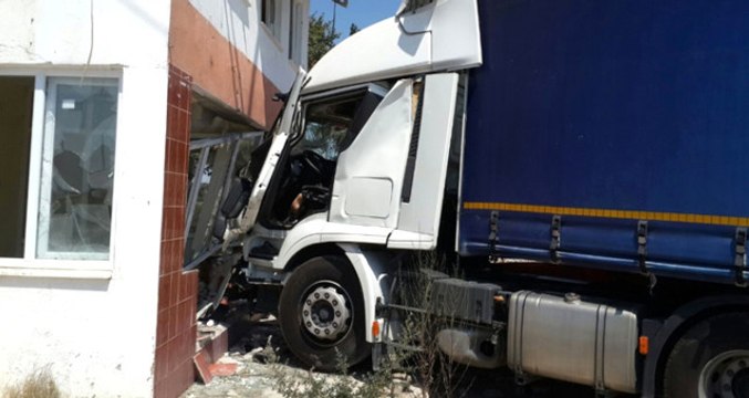 Direksiyon Başında Kalp Krizi Geçirince Benzinliğe Çarptı, Hayatını Kaybetti