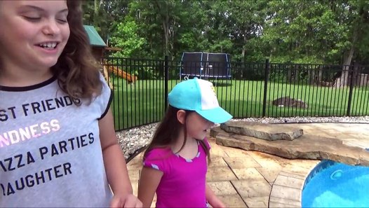 Frog and Mouse In Pool Victoria Annabelle Freak Family Summer Vacation Vlog #6 - video dailymotion