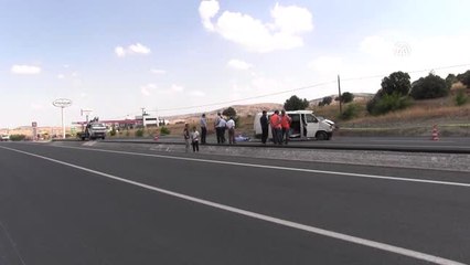Minibüs Refüje Çarptı: 1 Ölü, 3 Yaralı