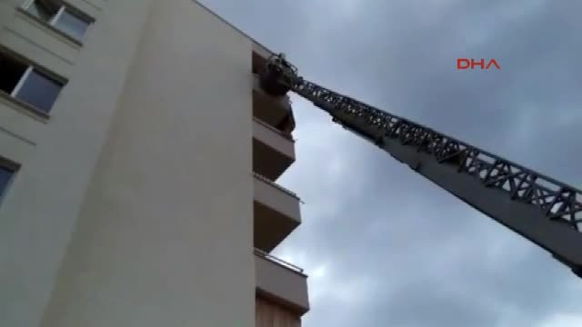 Konya Apartmanda Yangın Çıktı, Dumandan Etkilenen 20 Kişi Hastanelere Kaldırıldı