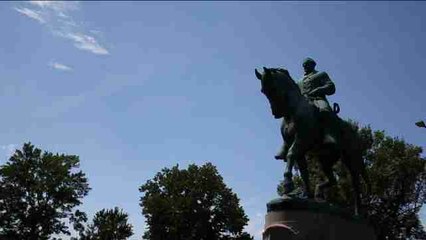 Trump usa la simbología confederada para dejar atrás Charlottesville