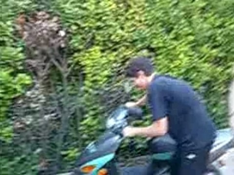 Racaille = delire , crash en scoot !