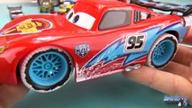 Disney Cars Camion Mack Truck Hauler Flash McQueen Toy Review Les Bagnoles Juguetes