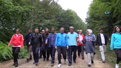 Bakan Bak, Diriliş Kampında Çocuklar Gibi Eğlendi