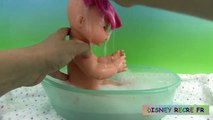 Bébé bain poupée furieux lun corolle bébé classique emma fait pipi pees poupée dans cette vidéo