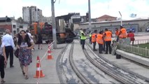 Beyoğlu'nda Nostaljik Tramvayın Yenilenen Raylarına Özel Köprü Asfaltı