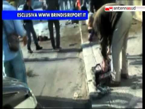 AGGIORNAMENTO TG 19.05.12 Attentato a Brindisi, morta una studentessa e 7 feriti