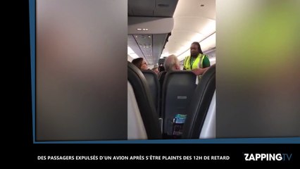 Des passagers expulsés d'un avion après s'être plaints des 12 heures de retard (vidéo)