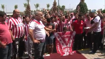 Antalyaspor'dan Nasri'ye Coşkulu Karşılama