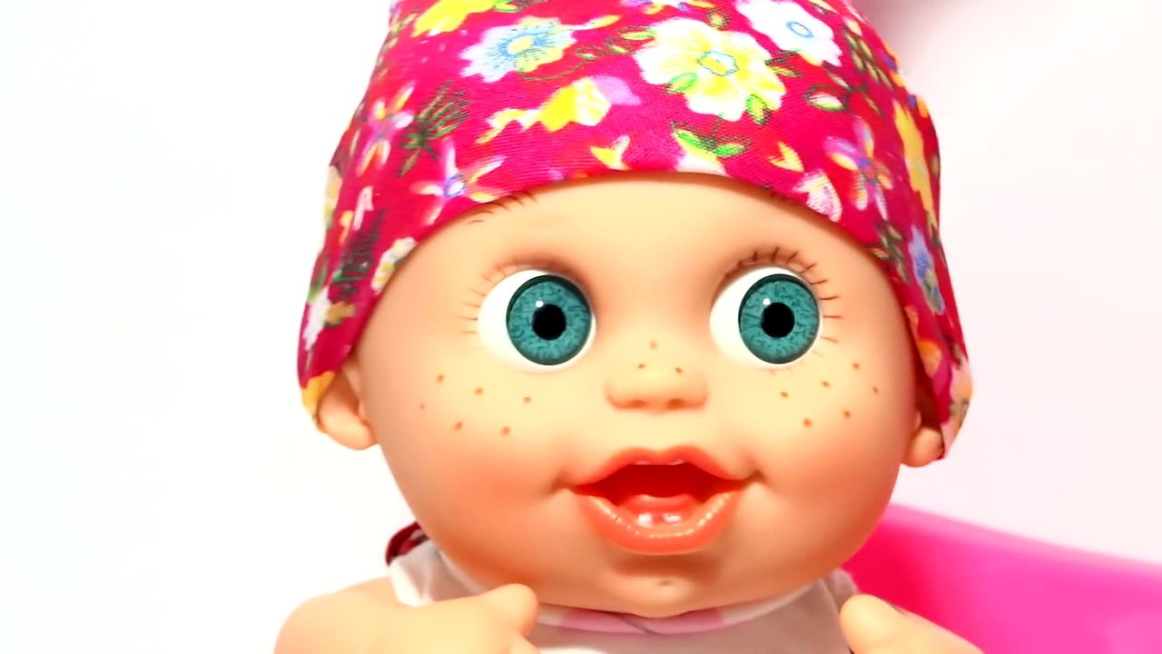 Learn Colors Poop Triplet Baby Doll Bath Time with M&Ms Chocolate For Toddlers Nursery Rhymes