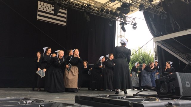Le cercle de Guingamp sur la scène de la Saint-Loup