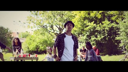 Mogwhy "No Socks (pas de CHAUSSETTES avec les CLAQUETTES) " Réalisation F.L.Music