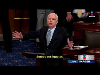 Ovacionan a John McCain en su retorno al Congreso | Noticias con Ciro Gómez Leyva
