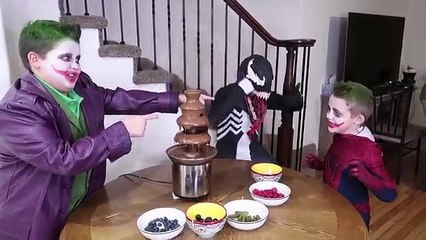 Бэтмен Битва Конфеты шоколад яйцо Фонтан гигант охота человек-паук сверхчеловек против Surp