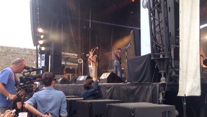 The proper ornaments débute la dernière soirée