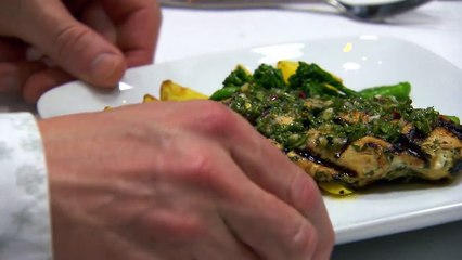 Ramsay Forced to Spit Out BACON & CHOCOLATE PIZZA! _ Hotel Hell-FCDPP4ak8xU