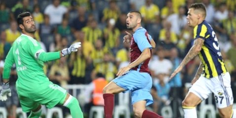Fenerbahçeli Taraftarlar, Trabzonspor Maçında Hatalı Gol Yiyen Volkan'ı Islıkladı