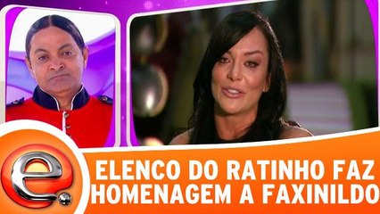 Elenco do Programa do Ratinho faz homenagem para Faxinildo