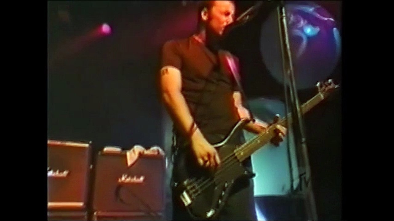 Muse - Plug In Baby, Osaka Imperial Hall, 12/02/2001