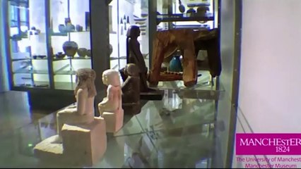 Camera ghi lại cảnh những bức tượng tự chuyển động khiến nhiều người sửng sốt