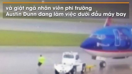 Sét đánh kinh hoàng tại bãi đỗ sân bay Quốc tế Southwest Florida