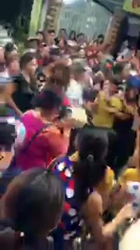 Thanh Hóa: Hàng trăm người dân cổ vũ lễ rước dâu của cô dâu chuyển giới