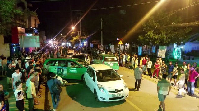 Sài Gòn: Ô tô điên gây tai nạn liên hoàn, 1 người chết, 10 người bị thương