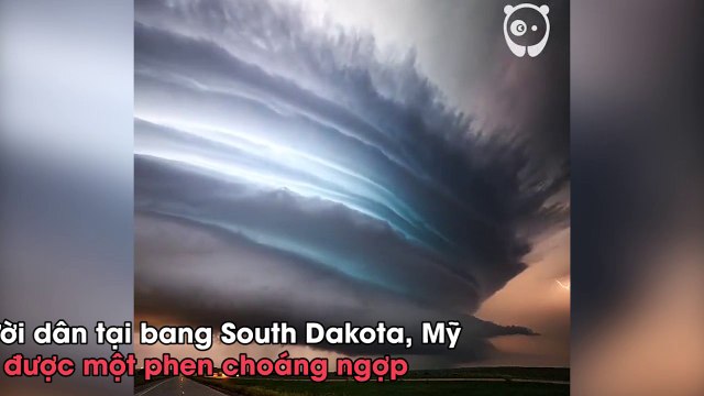 Cận cảnh siêu bão lốc xoáy quần nát bầu trời tại South Dakota