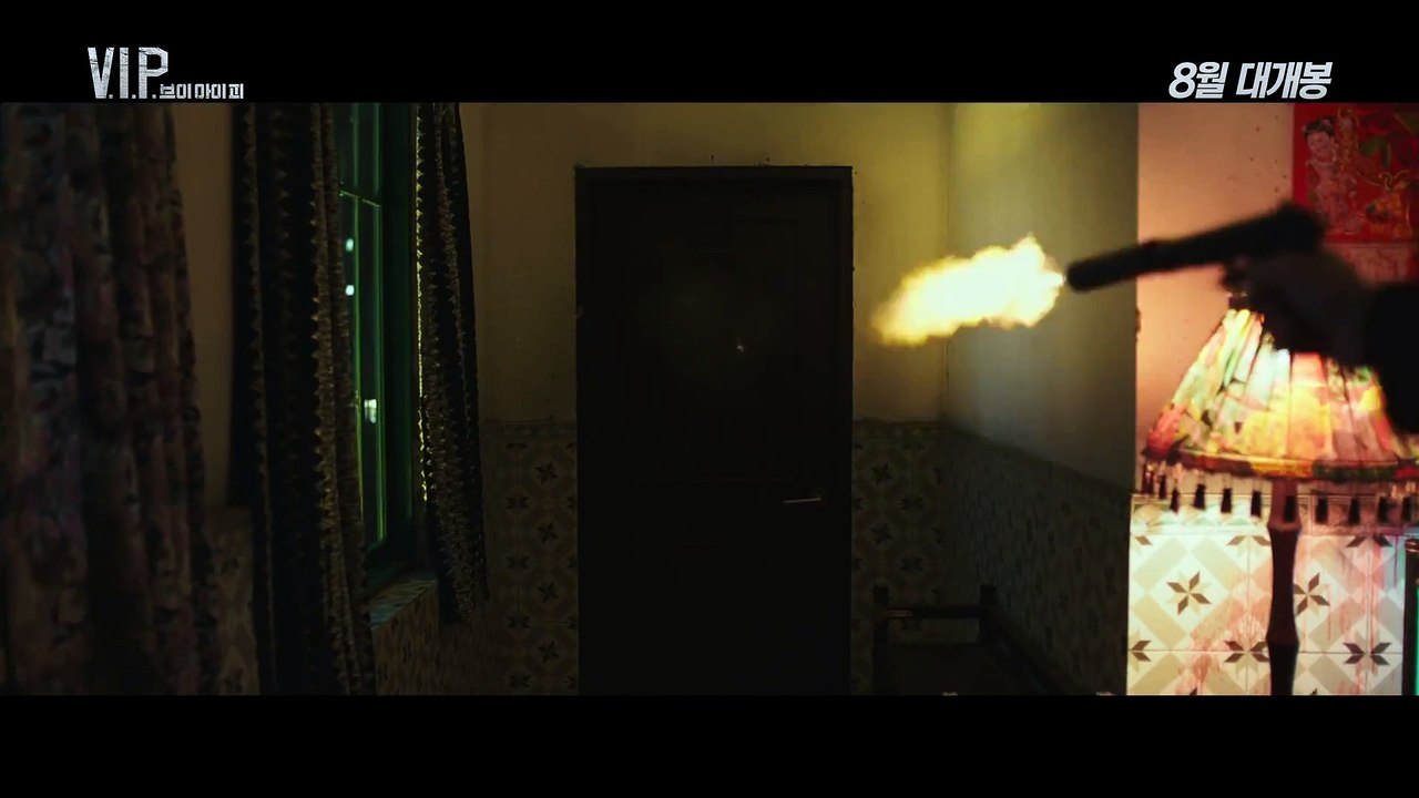 Chưa gặp "công tố viên" Lee Jong Suk trên màn ảnh nhỏ, khán giả đã gặp "tội phạm" Lee Jong Suk trên màn ảnh rộng