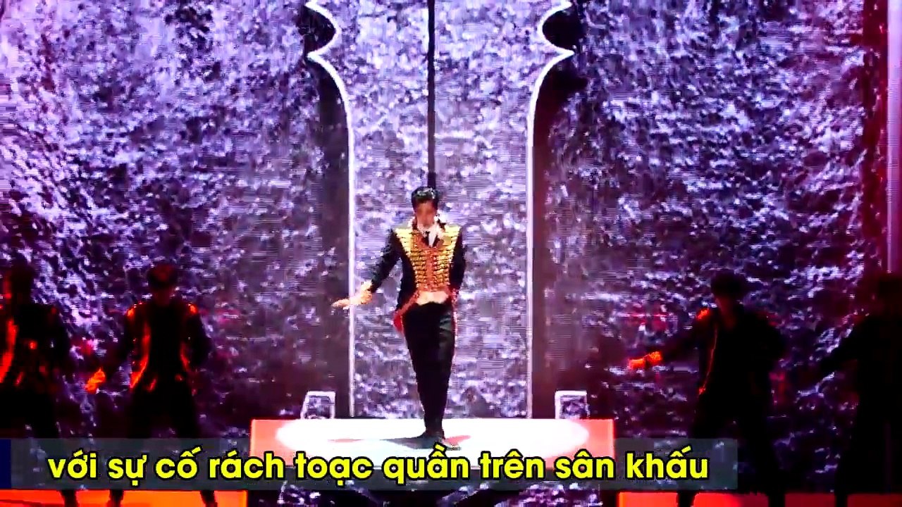 Yunho (DBSK) nhảy sung tét cả quần khi khoe ca khúc mới trên sân khấu