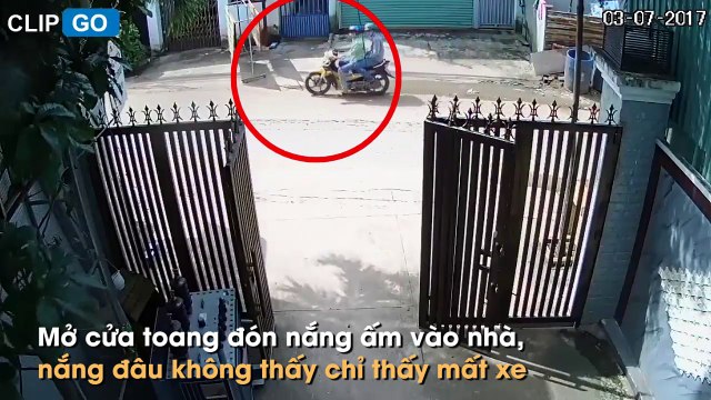 Mở cửa toang đón nắng ấm vào nhà, nắng đâu không thấy chỉ thấy mất xe