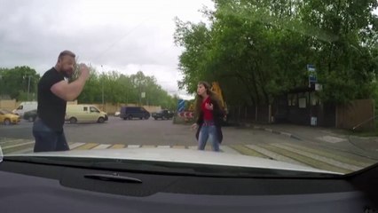 “Chị đại” hạ nốc ao gã to xác chỉ với 1 cú tung cước