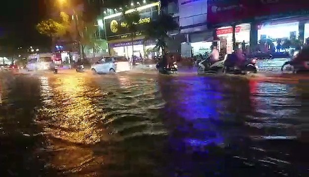 Hà Nội mưa ngập