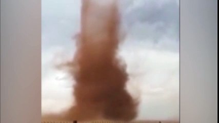 Vòi rồng “đuôi quỷ” xoáy nát bầu trời như ngày tận thế ở Mexico