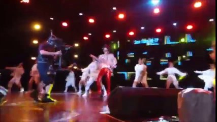 Sơn Tùng biểu diễn tại VIRAL FEST ASIA 2017 - 2