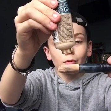 Cậu nhóc phù thủy make up 10 tuổi khiến ai cũng phải trầm trồ