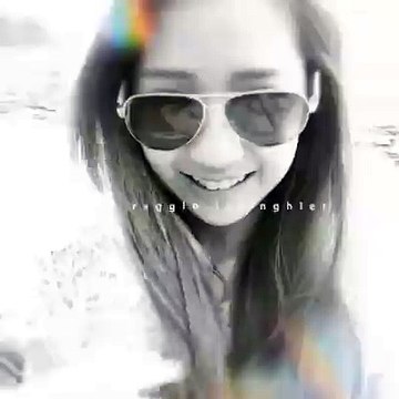 Nữ nhân viên phục vụ bất ngờ nổi tiếng vì xinh như hot girl