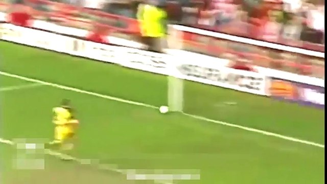 Những pha ghi bàn thông minh nhất trái đất khiến đối thủ bó tay chịu trói