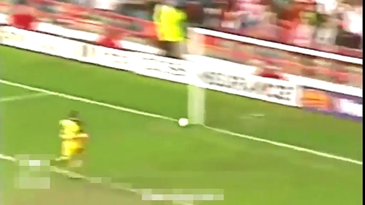 Những pha ghi bàn thông minh nhất trái đất khiến đối thủ bó tay chịu trói