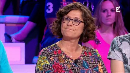 Une mère découvre son fils et sa copine nus dans sa cuisine et sa réaction est... surprenante - Regardez