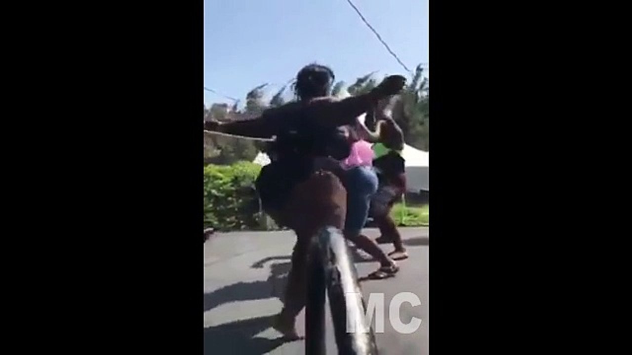 Funny Girl is dancing but fail ..