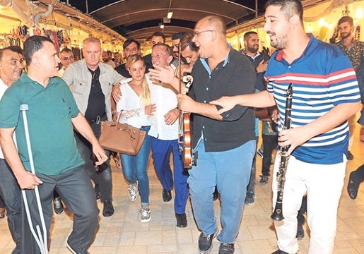 Ali Ağaoğlu, Bahşiş İçin Etrafını Saranları Geri Çevirdi