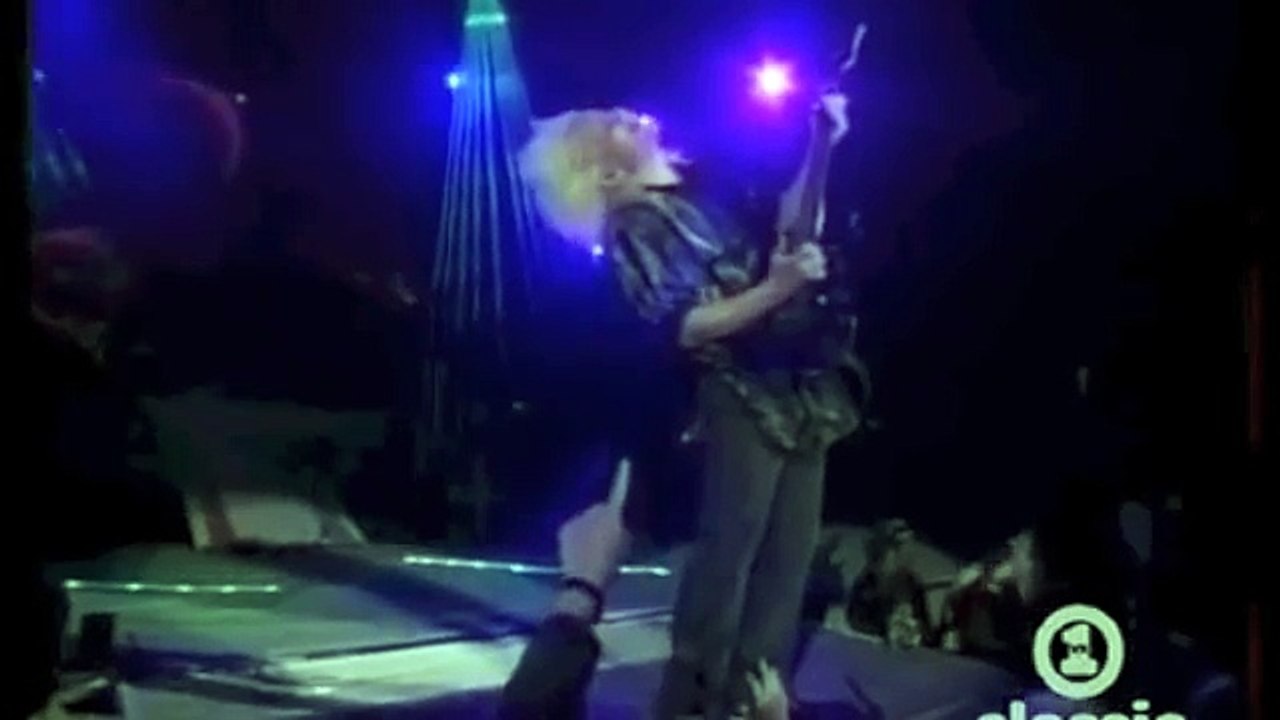 The Worst Guitar Solo of All Time .. CC DeVille of Poison 1991 (Swallow This Tour)