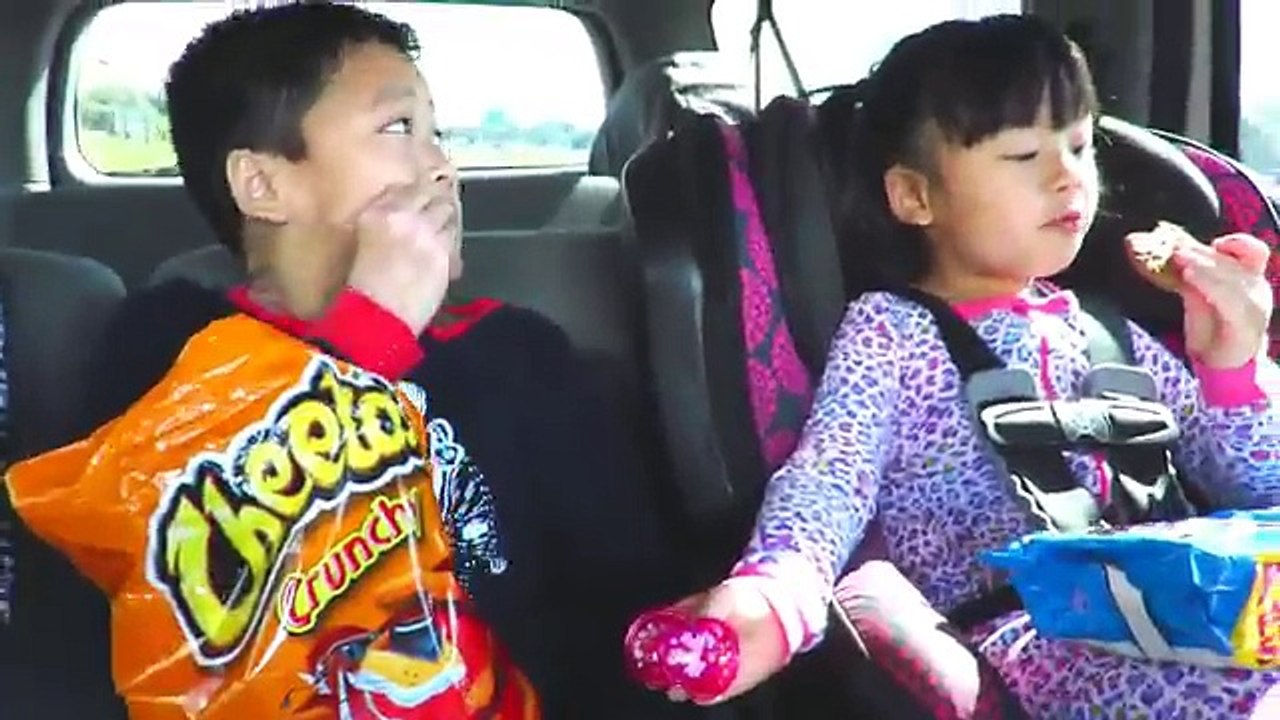 Bad Baby Victoria Vacuum Attacks Annabelle & Crybaby Daddy Toy Freaks Babies