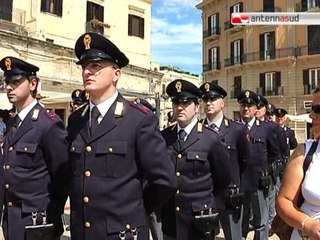 Télécharger la video: TG 26.05.12 Festa della Polizia a Bari; 20 benemerenze e un encomio solenne