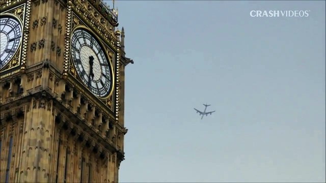 Airplane Struck By Lightning | Plane Crash | HD