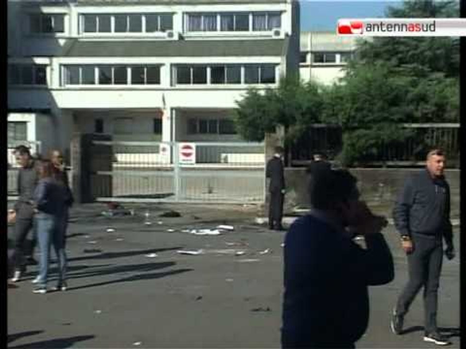 TG 28.05.12 Attentato Brindisi: c'è l'identikit definitivo