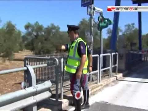 TG 16.07.12 Scontro a fuoco fra polizia e ladri al casello Bari-Nord